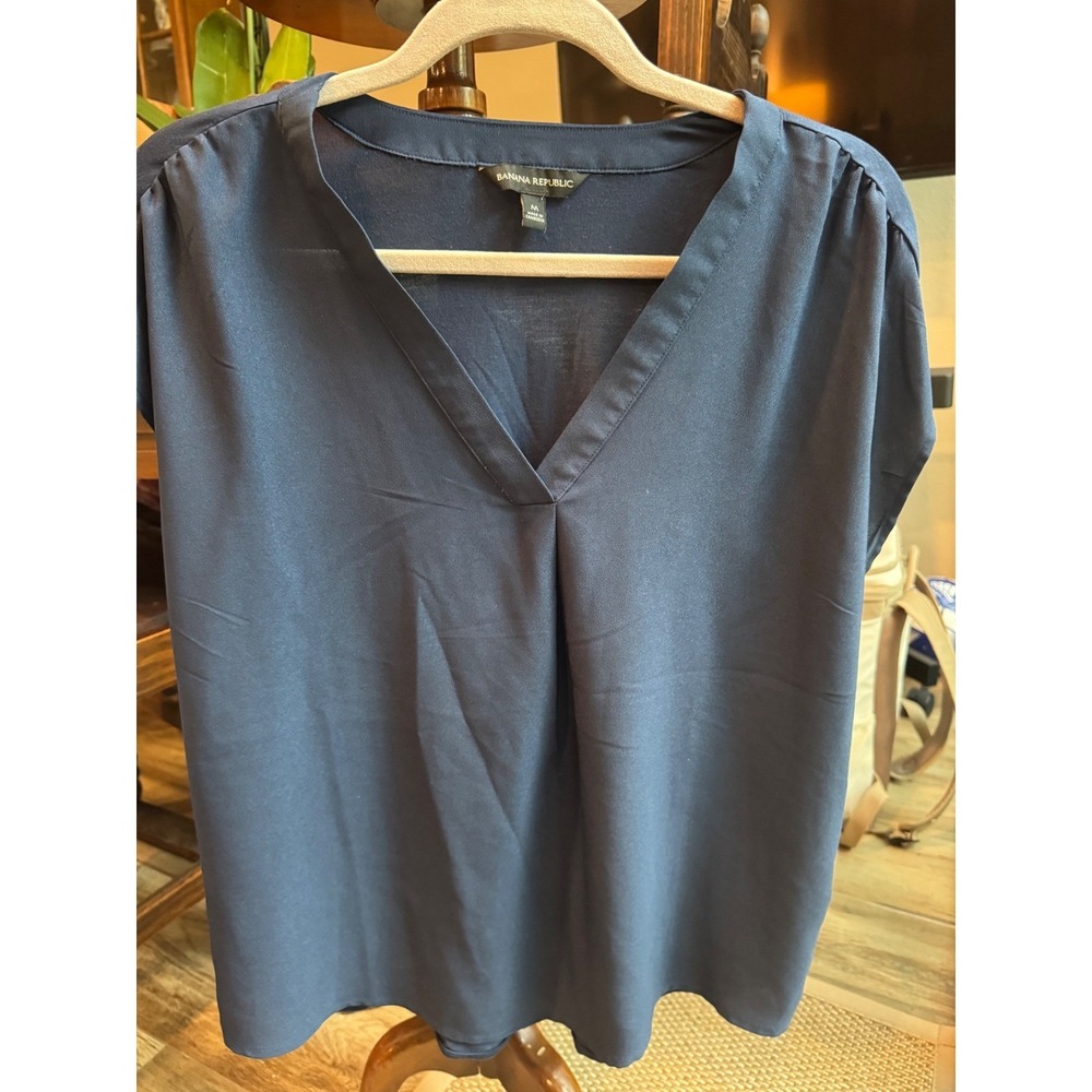Banana Republic Navy Blue V-Neck Pleated‎ Cap Sleeve Blouse Womens Medium